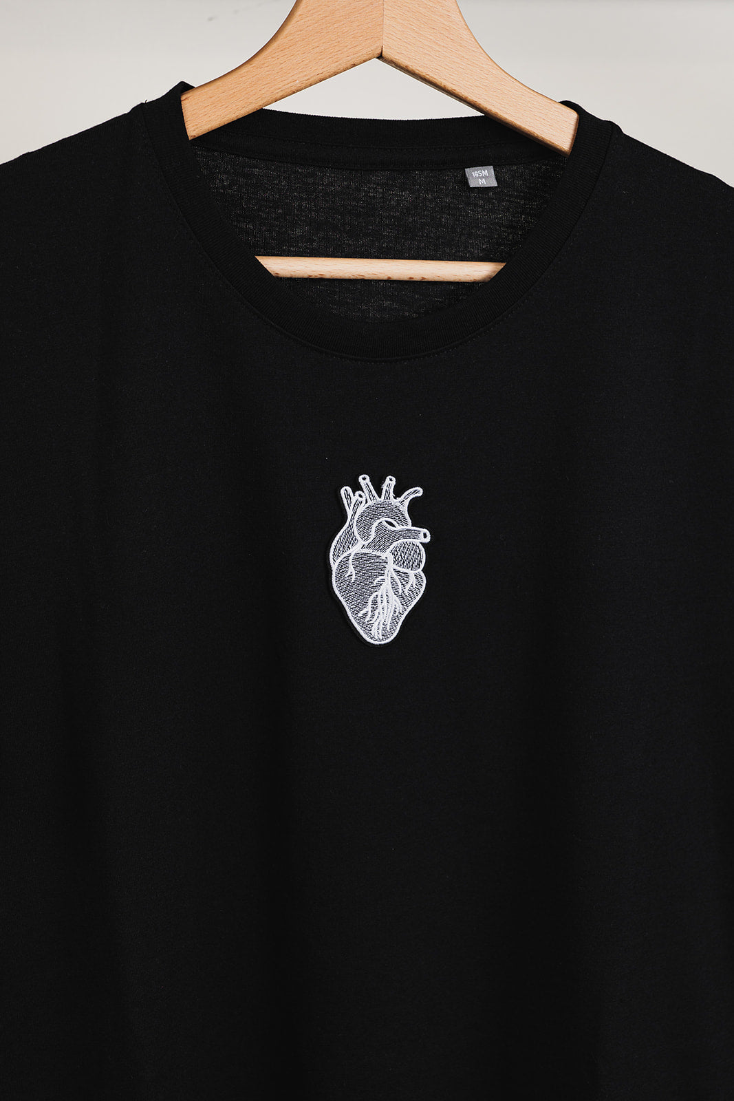 T-shirt Nera - Cuore Bianco