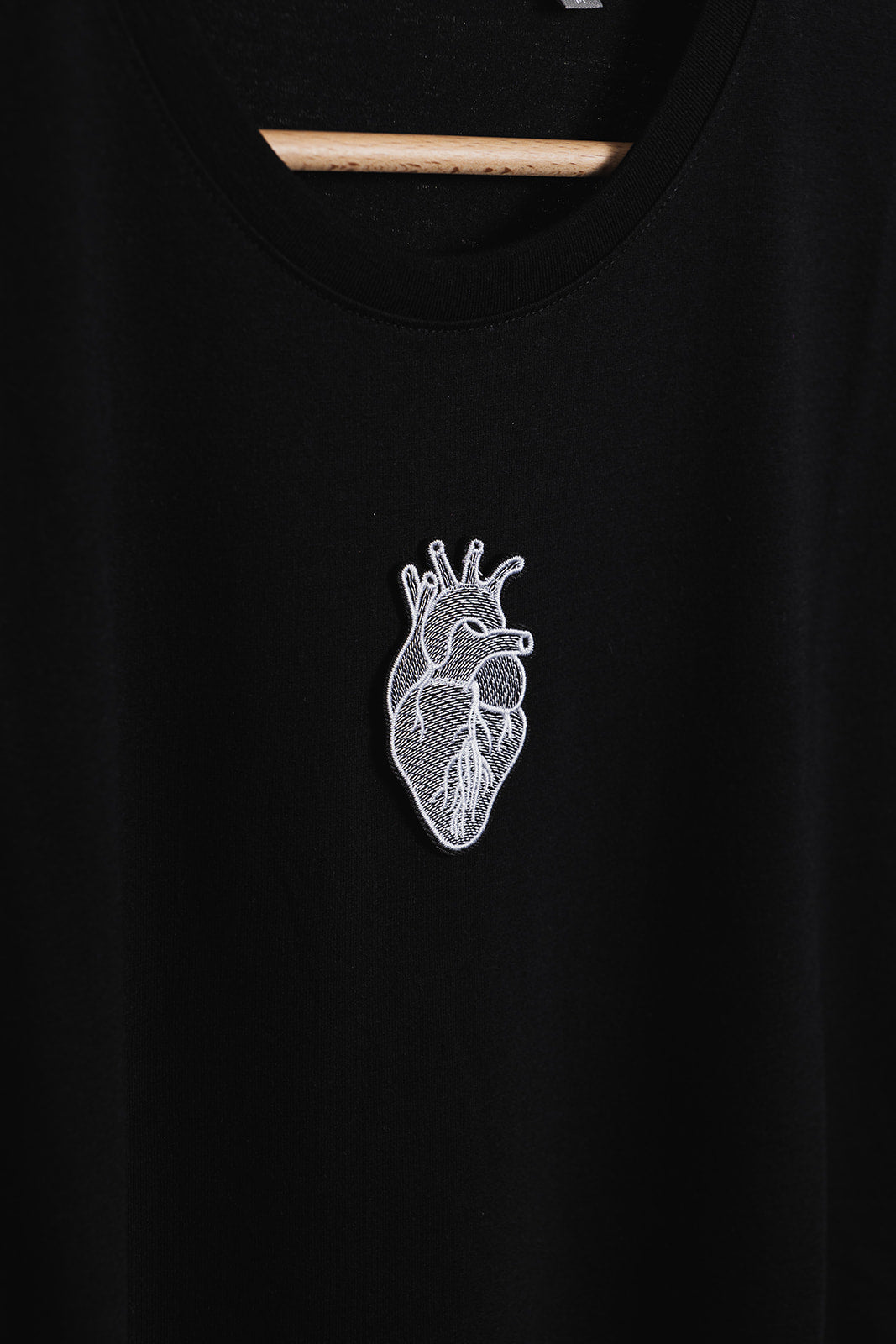 T-shirt Nera - Cuore Bianco